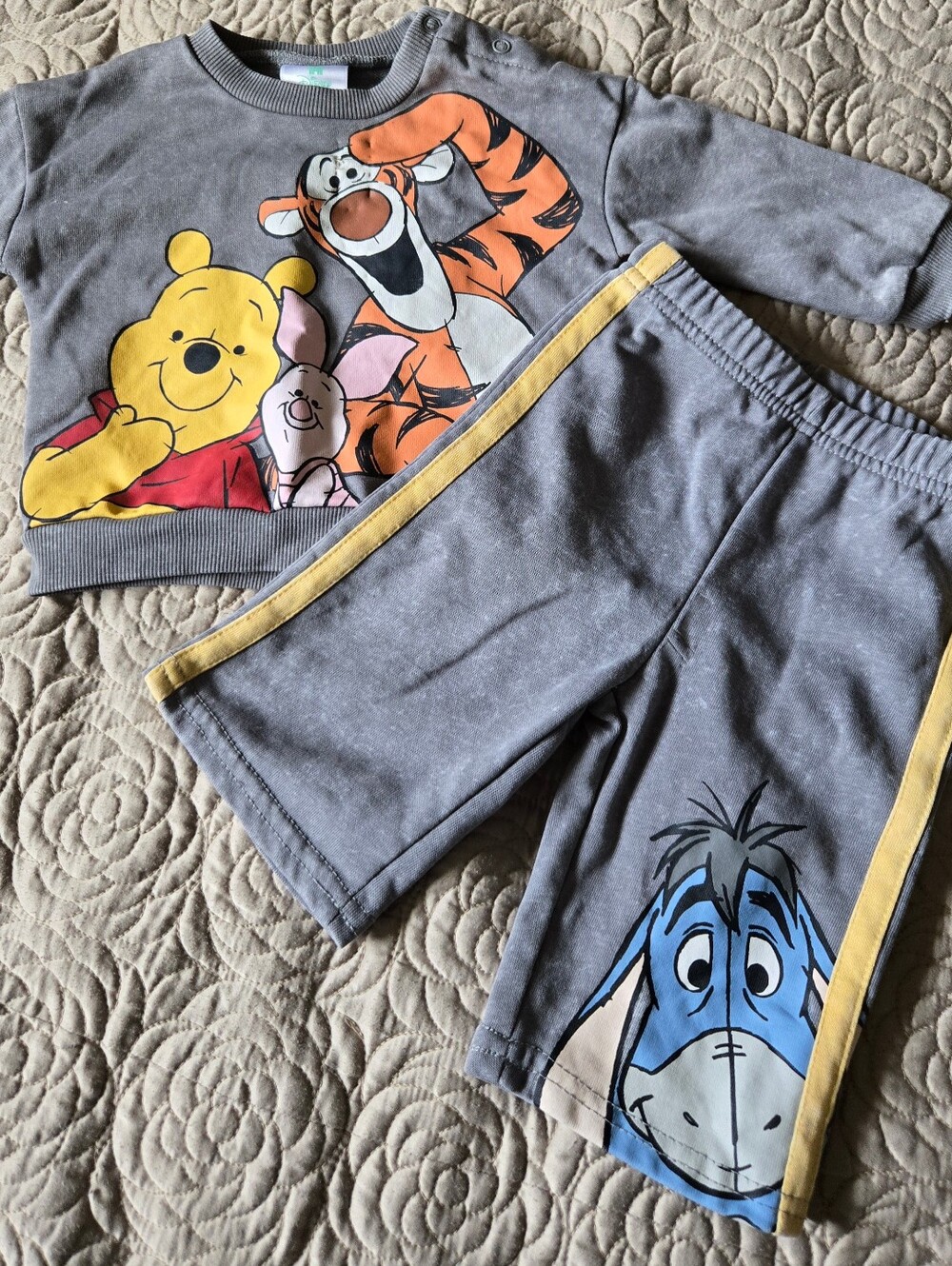 winnie the pooh baby set SIZE 3-6 Months